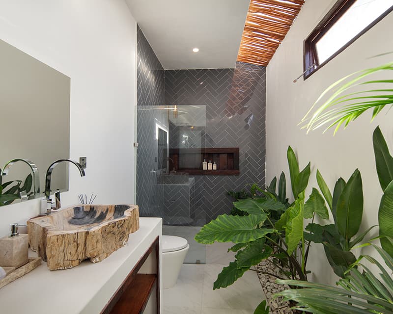 Bathroom Room 1