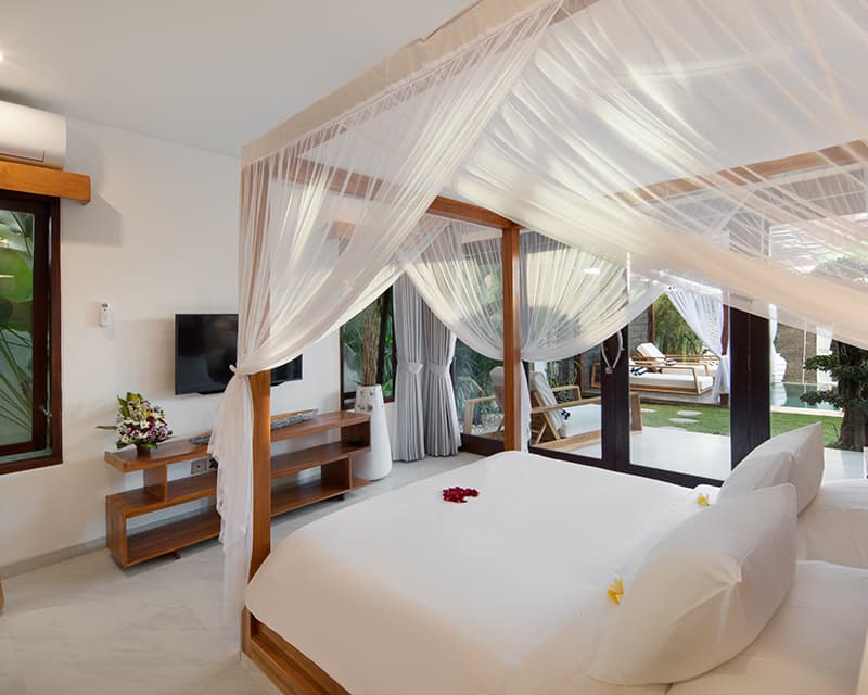 BEDROOM 2